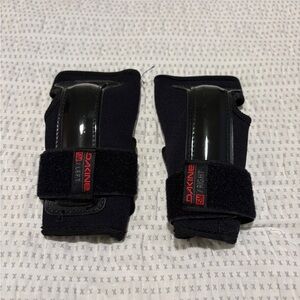 Dakine Wristguards - EUC - Small